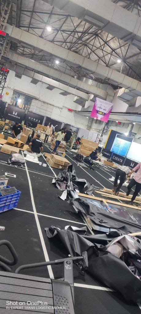 Event / Exhibition Material Moving